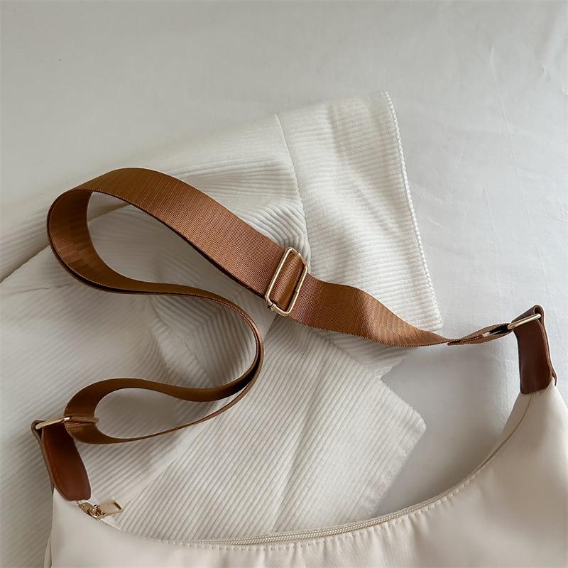 Nylon cloth bag women's large-capacity new versatile messenger bag cloth bag high-end commuter tote bag