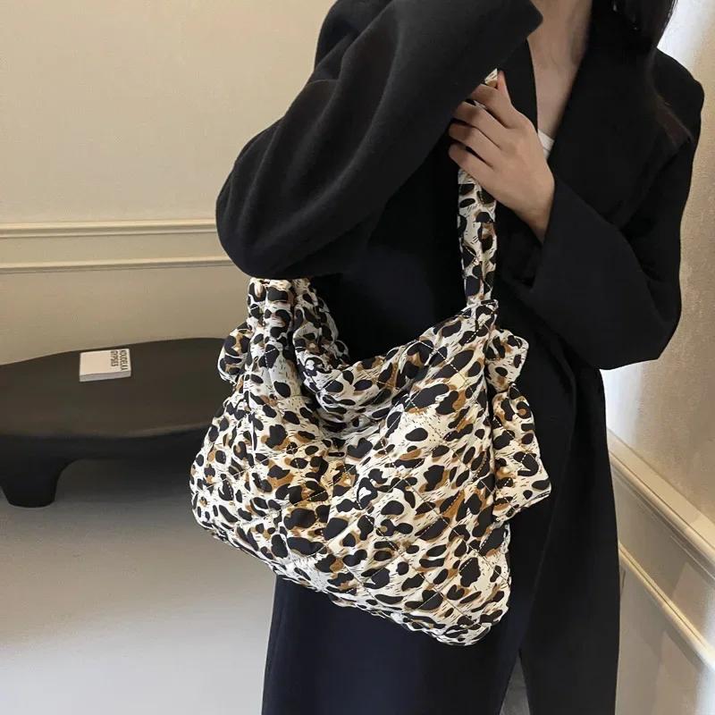 Women's cotton shoulder bag with leopard print  high capacity  embroidery  leisure line  unique shoulder bag
