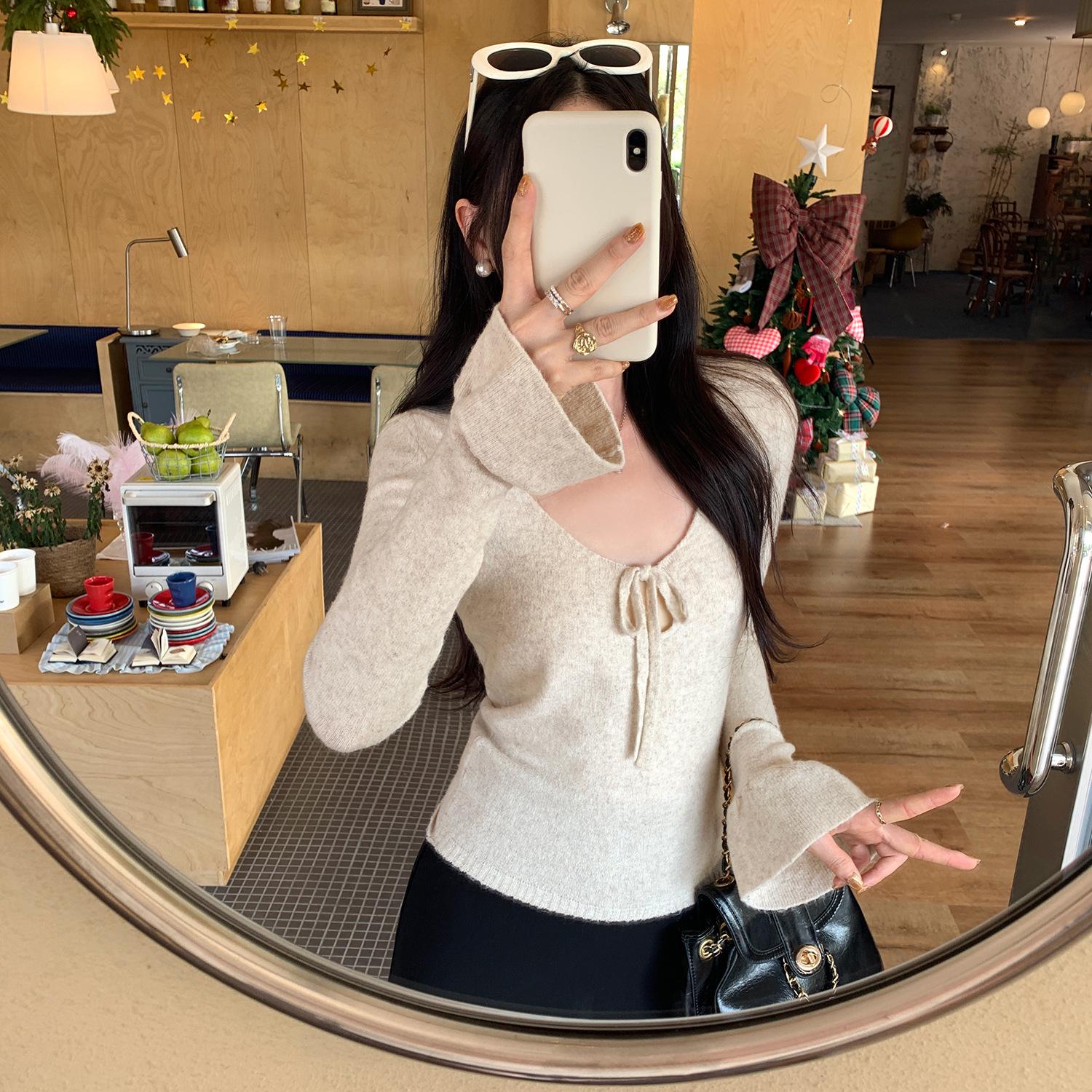 

Women s Blue Knit Bell Sleeve U-Neck Waist-Cinching Sweater - Winter 2025 Small