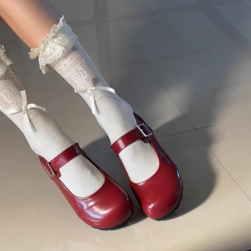 

Мода 2025 Новая Повседневная и Удобная Женская Мода Патентная Кожа Ремешок с Пряжкой Противоскользящая Обувь Леди Крутая Офисная Карьерная Обувь 39 красный
