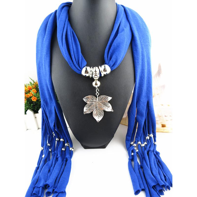 Eleganter Polyester-Infinity-Schal mit Blattanhänger & Quasten – Damen Modischer einfarbiger Halswickel