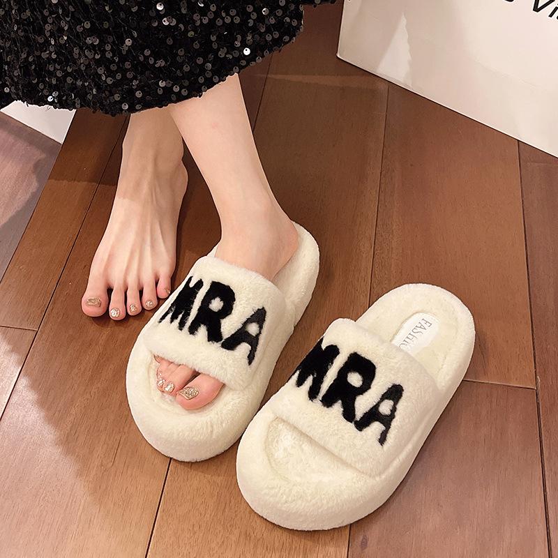 High-end fluffy slippers for women's outer wear in the autumn of 2025, the new fluffy fashion versatile home one-word cotton mop
