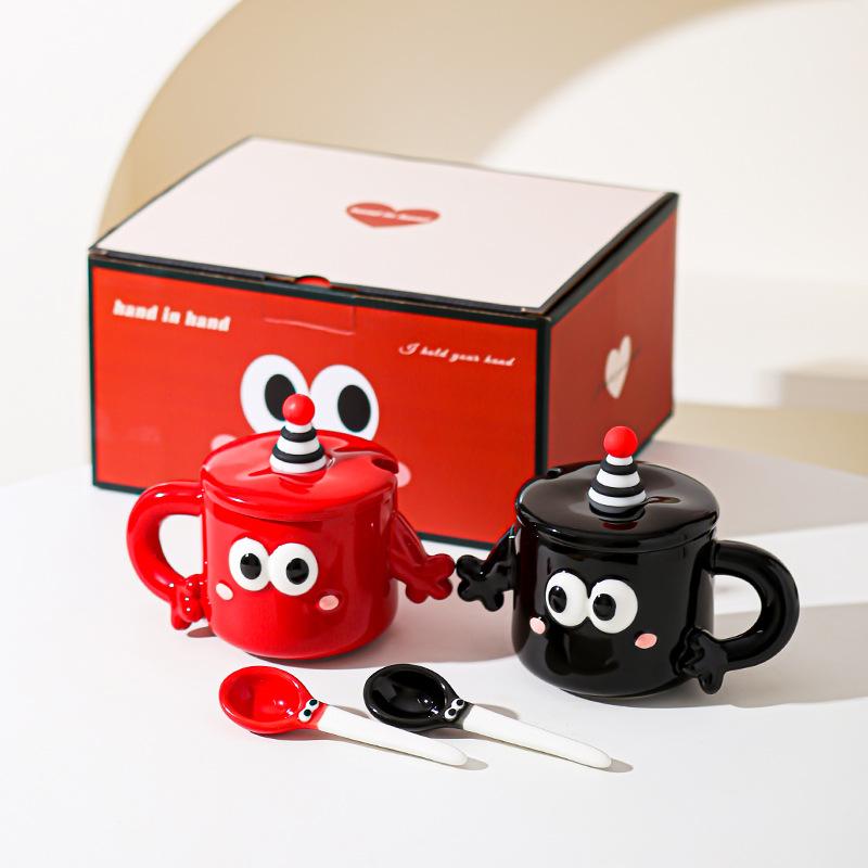 

Рука об руку Пара Керамическая чашка Подарочная коробка со Смешной кружкой с крышкой Бытовая Нишевая Чашка для воды Свадебный подарок Чашка 401-500ml