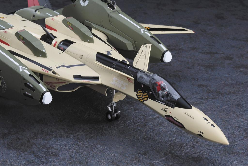 Hasegawa Macross Series Macross Frontier VF-19EFA Isamu Special 172 Scale Plastic Model Kit 65836