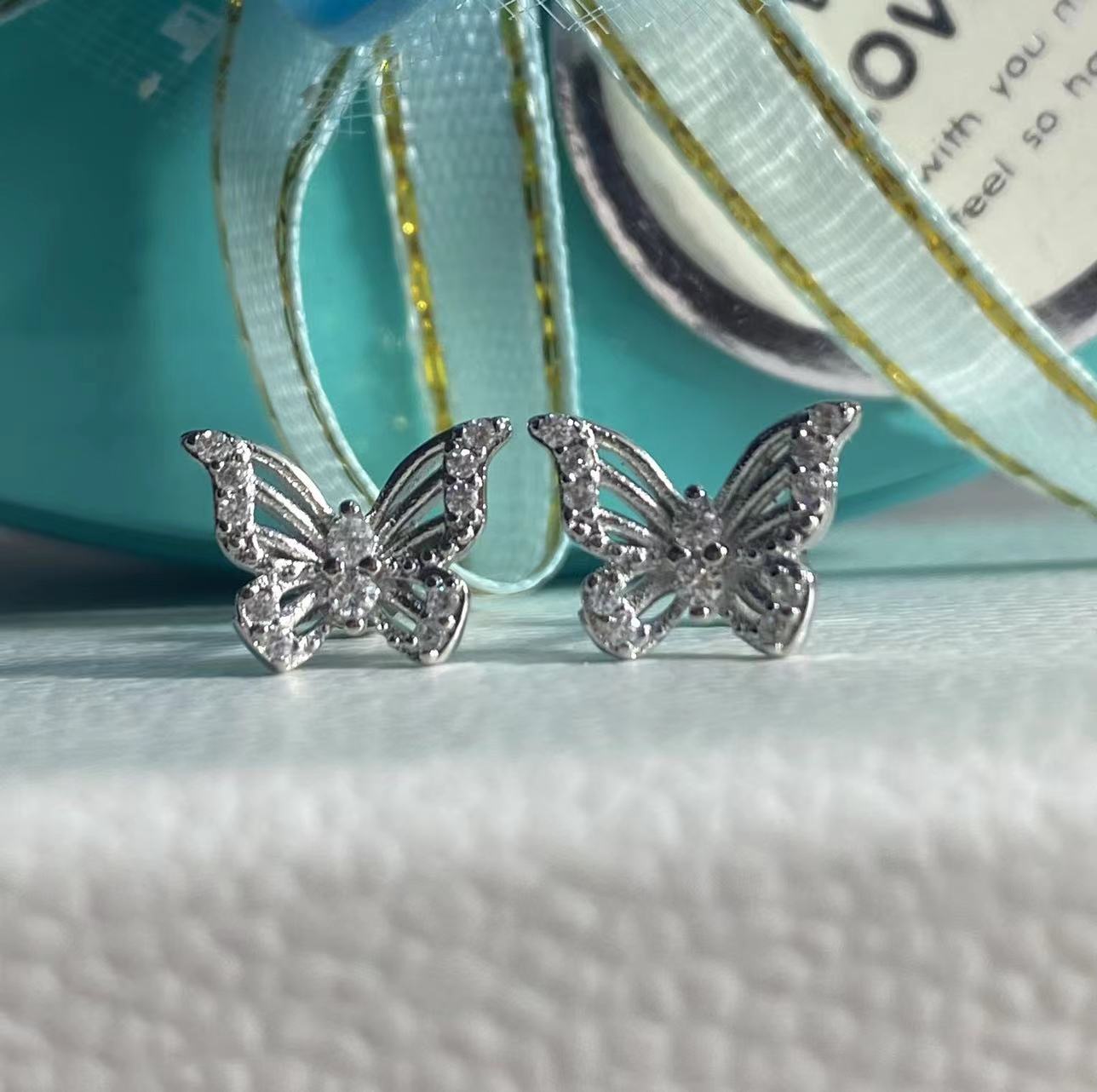 Premium sweet cool playful cute temperament smart butterfly screw hollow stud earrings flat bottom cochlear earbone earrings earrings