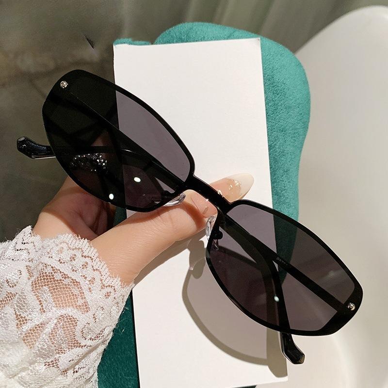 

2026 new old money wind small brown glasses sunglasses women s advanced sense ultra-light integrated cat eye UV protection sunglasses