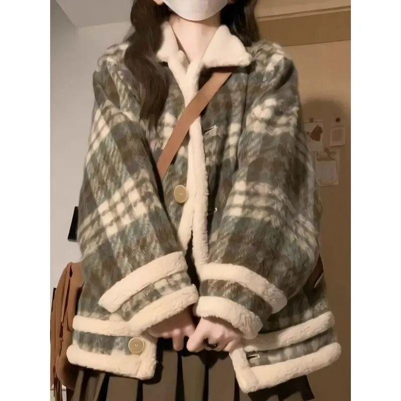 New Autumn and Winter Plaid Lamb Wool Coat for Women, Loose Retro Design, Thickened Woolen Coat for Women