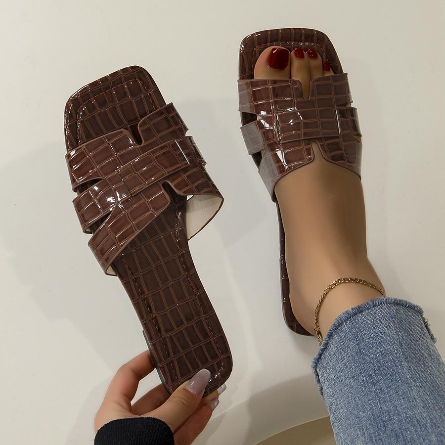 Slippers Women's Summer 2025 New Fashion Outer Wear Versatile Flat Bottom Casual Cool Slippers Women's Versatile One-word Drag Large Size