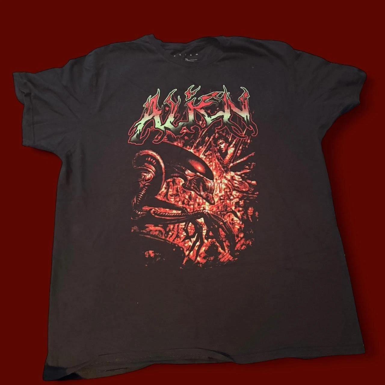 Alien movie graphic tshirt, vintage movie shirt M