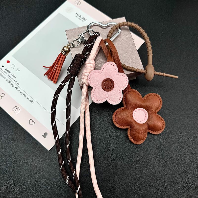Yogodlns Trendy PU Leather Sunflower Bag Pendant Contrasting Cartoon Five Petal Flower Keychain Fashion Car Keyring Bag Pendant Women