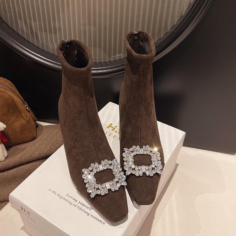 

Эластичные тонкие сапоги женские зимние 2025 года, новые заостренные, со стразами, квадратной пряжкой, модные, бархатные, теплые, тонкие, на высоком каблуке, короткие сапоги 40