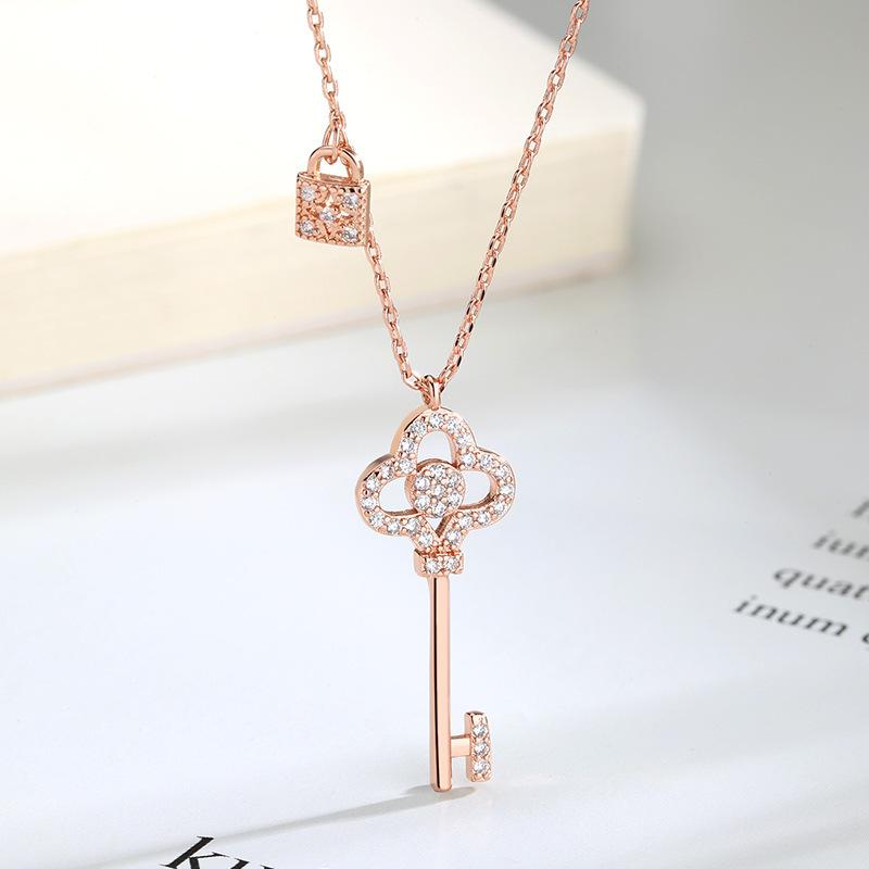 Simple Key Lock Pendant Necklace Fashion Short Chain For Women With Micro-Set Zircon Collarbone Necklace
