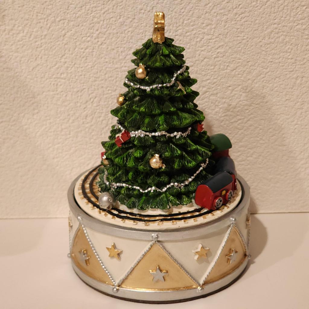 Minami Boeki Hudební krabička Vánoční strom Santa Claus Perníkový muž Hudba Kolotoč (Krabička ve tvaru vánočního stromku)