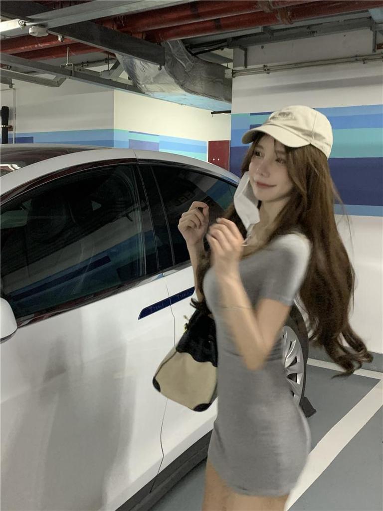 Sizzling Summer Petite Skirt Dress: Trendy Hip-Hugging Design for a Sweet and Spicy Look