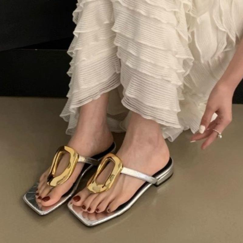 Fashion Women's Fashion Low Heel Sandals Summer New Square Toe Clip Toe Metal Buckle Non-slip Wear-resistant Flip Flops