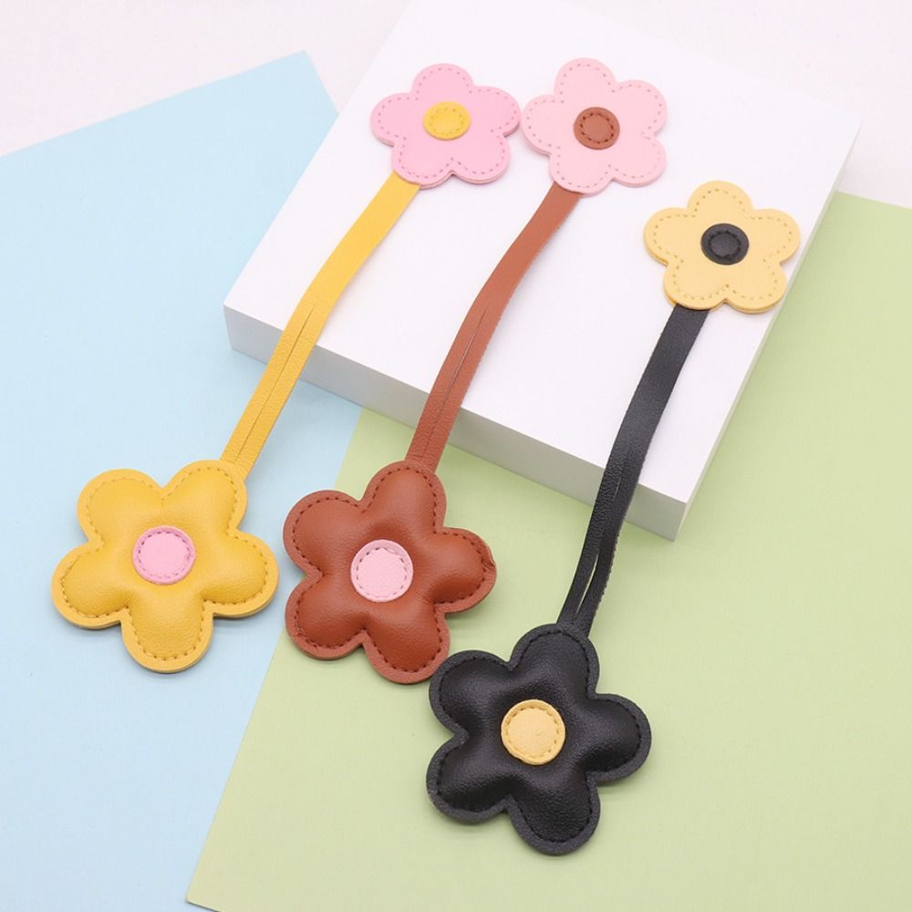 Contrasting Sunflower Bag Pendant PU Leather Bag Pendant Five Petal Flower Keychain Car Accessory