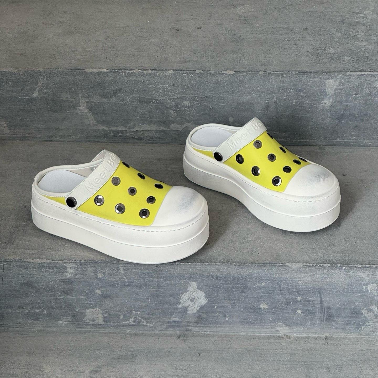 

Весна и лето новые туфли с одной педалью Микки-Хед мужские и женские толстые подошвы увеличивают рост старые грязные туфли женские 35 жёлтый