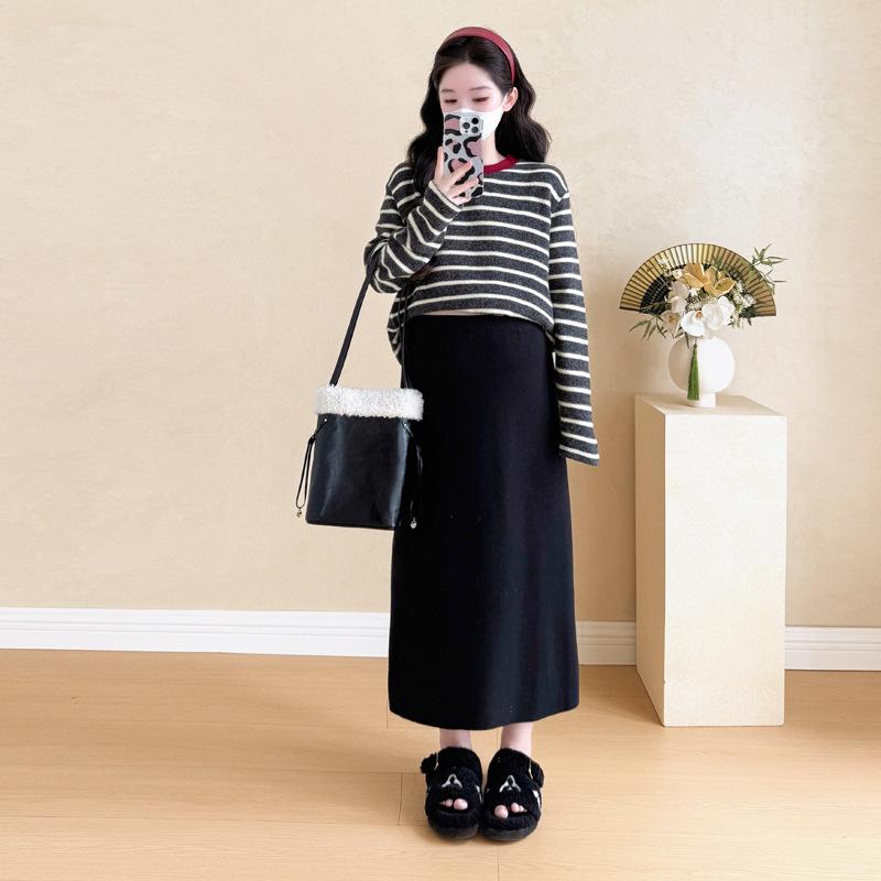 Spring 2026 Stylish Striped Maternity Top & Skirt Set M