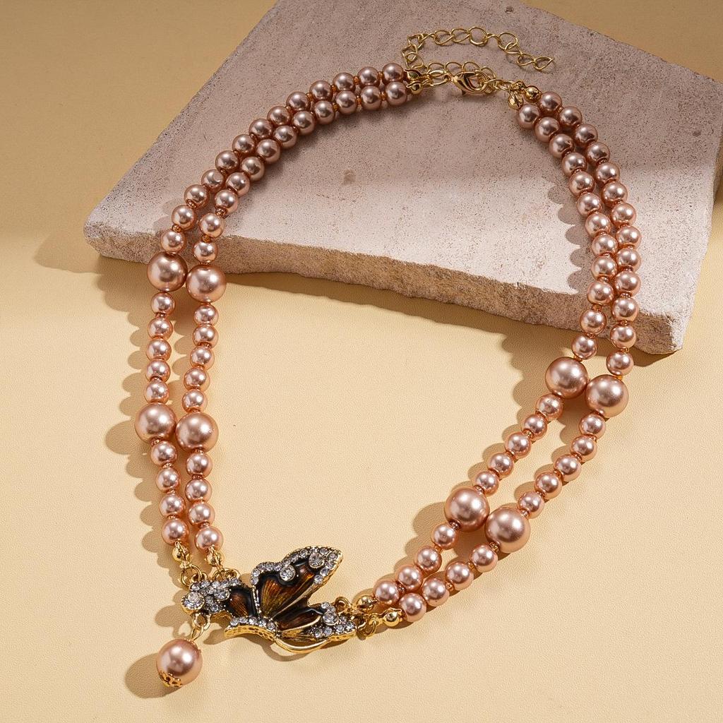 Geometric Round Flower Pearl Clavicle Necklace: Retro European & American Design