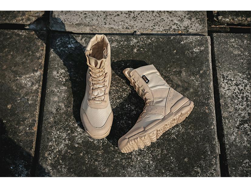 Men's Lightweight Breathable High-Top Desert Combat Boots for Outdoor Military Use