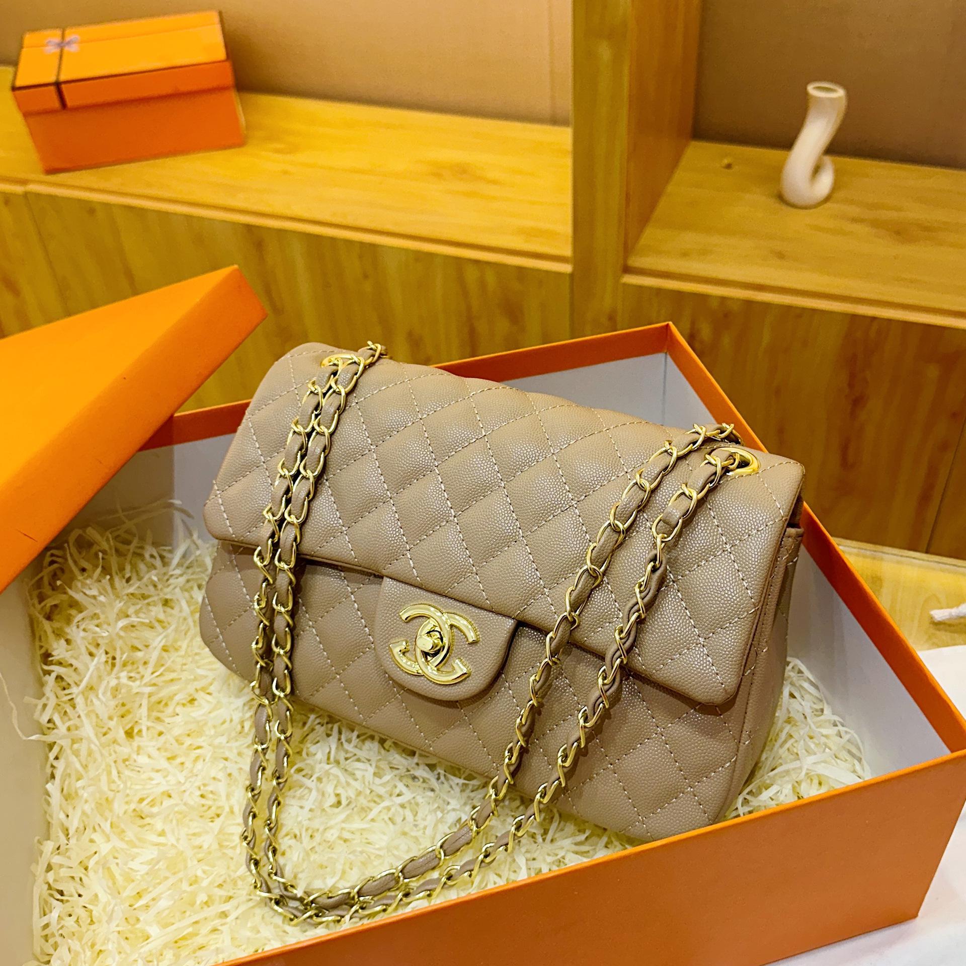 Pickerr 2026 Europese en Amerikaanse Retro Schoudertas: Dames French Flap Crossbody met Uniek Design kaki