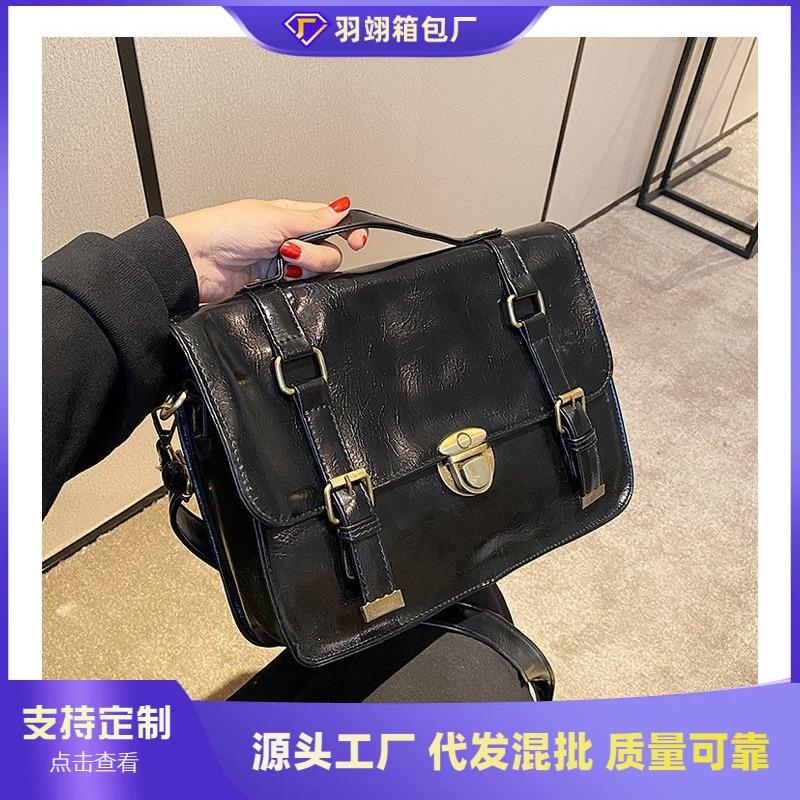 Niche portable high-end backpack retro new simple and versatile small square bag fashion messenger bag