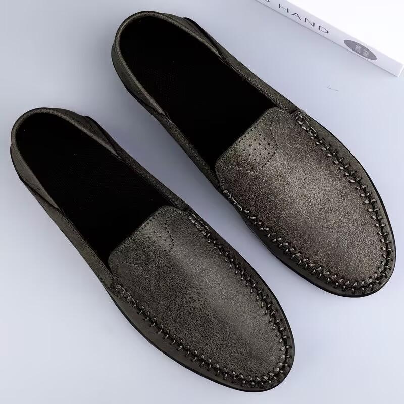 Fashion Men Casual Leather Shoes Luxury Italian Soft Men Loafers Handmade Moccasins Men Breathable Slip On Boat Shoes Plus Size