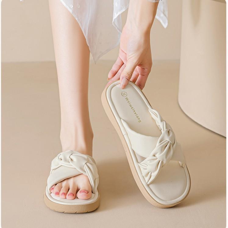 French pleated cross with thick-soled one-word cool slippers 2025 new square head versatile vacation beach flat sandals