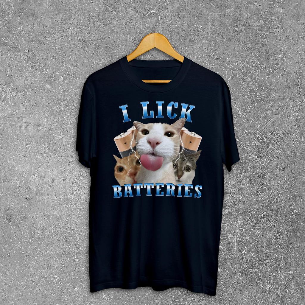 Ich lecke Batterien Lustiges Katzen-Meme T-Shirt Alberne Katzen Shirt Gehirnfäule T-Shirt Ungezügelte Shirts Katzenliebhaber Geschenke Cringe Seltsame Kleidung