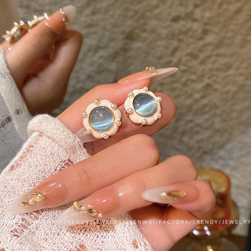 French retro gentle blue opal stud earrings female sweet niche temperament pearl earrings ear jewelry
