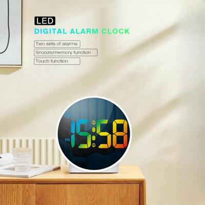 Farbige Mini Digitaluhr Wochentag Touch Schlummerfunktion Tischuhr 2 Wecker 4 Stufen Helligkeit 12/24H Elektronische LED-Uhr