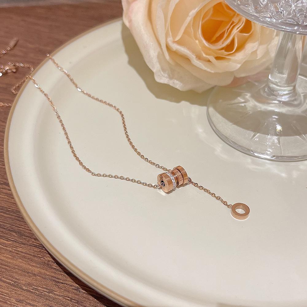 Korean 18K Gold Titanium Steel Women's Clavicle Necklace - Versatile, High-End, Non-Fading Temperament Choker.