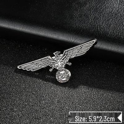 Vintage Persönlichkeitsbroschen: Trendige Anstecknadeln aus Metall & Britische Modeauszeichnungen