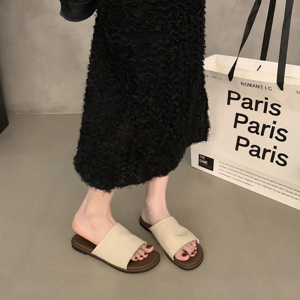 French flat-bottomed retro casual one-word slippers for women's summer wear 2025 new seaside vacation beach cool slippers
