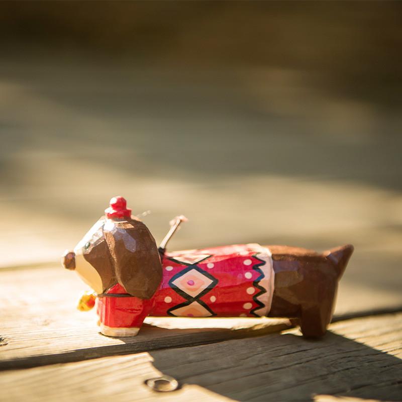 Wooden Dachshund Desk Decor With Creative Finish For Graduation And Commemoration