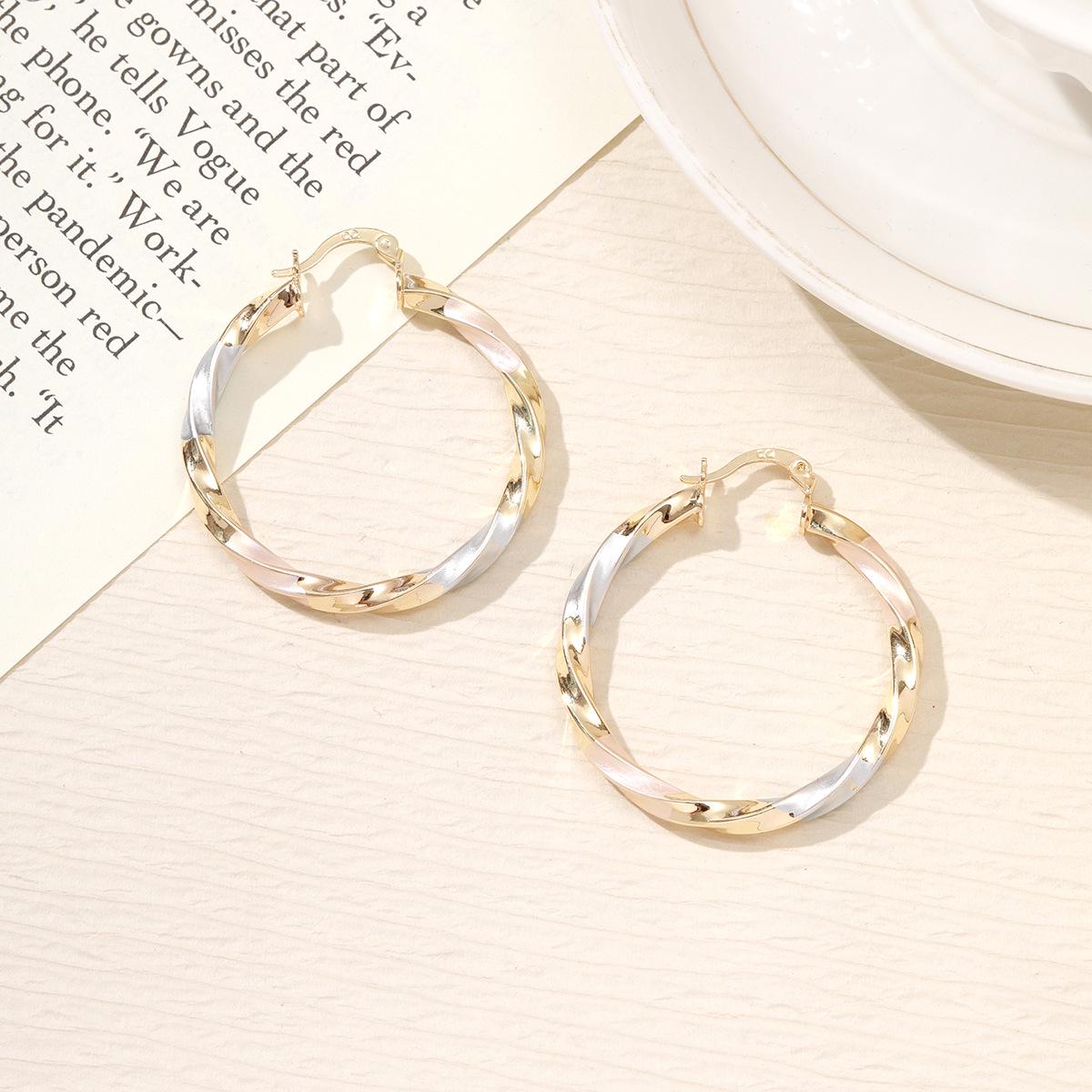 Цветные волнистые серьги-кольца в европейском и американском стиле - Простой, смелый и преувеличенный дизайн