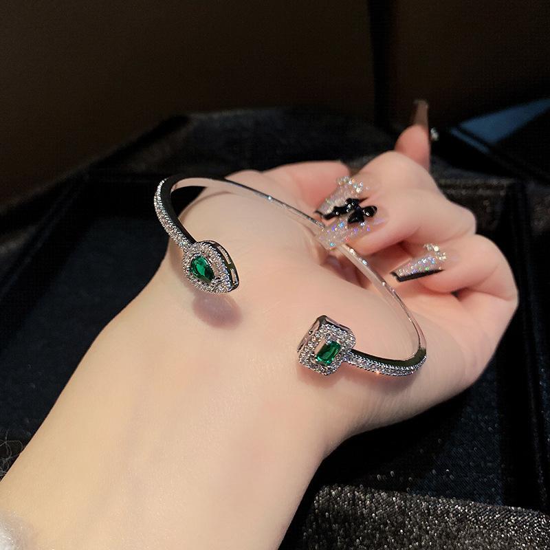 

Copper Inlaid Zircon Open Adjustable Bangle, Luxury INS Style Shiny Bracelet for Women Free size срібний/зелений