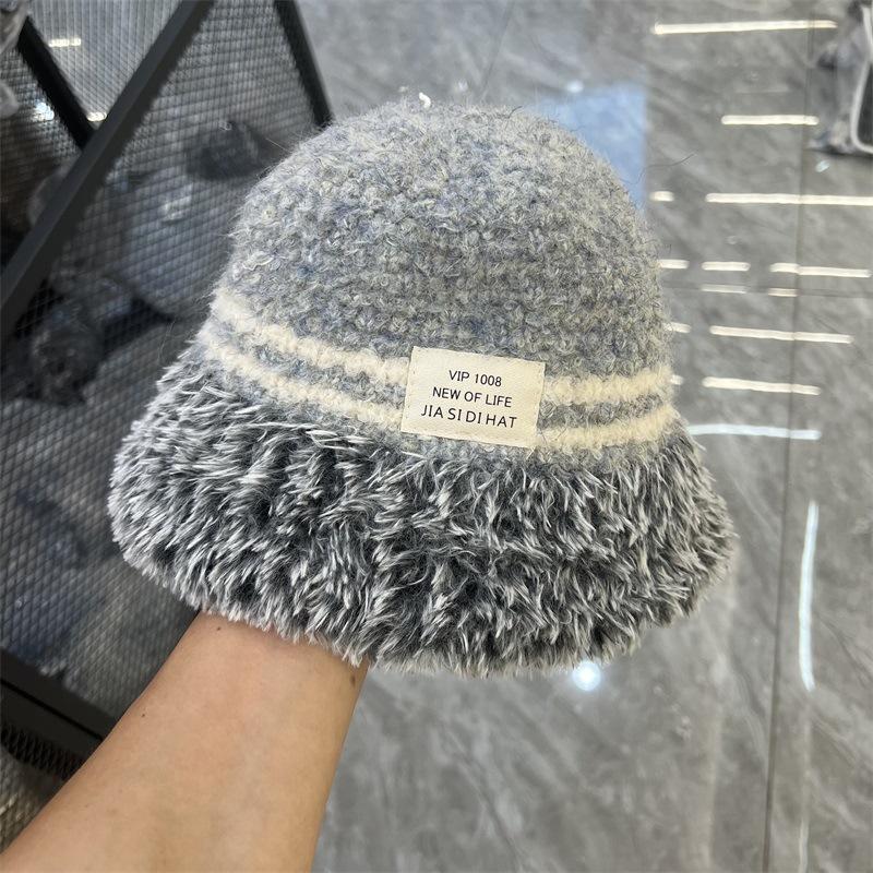 

Новая плюшевая вязаная шапка-панама для женщин, теплая защита ушей от ветра и холода на осень и зиму, шапка-рыбак, визуально уменьшающая лицо M（56-58cm） серый
