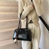 Niche retro high-end underarm bag women's new large-capacity bag versatile shoulder bag