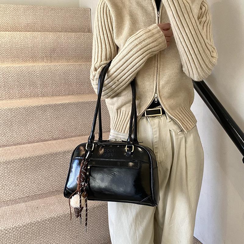 Niche retro high-end underarm bag women's new large-capacity bag versatile shoulder bag