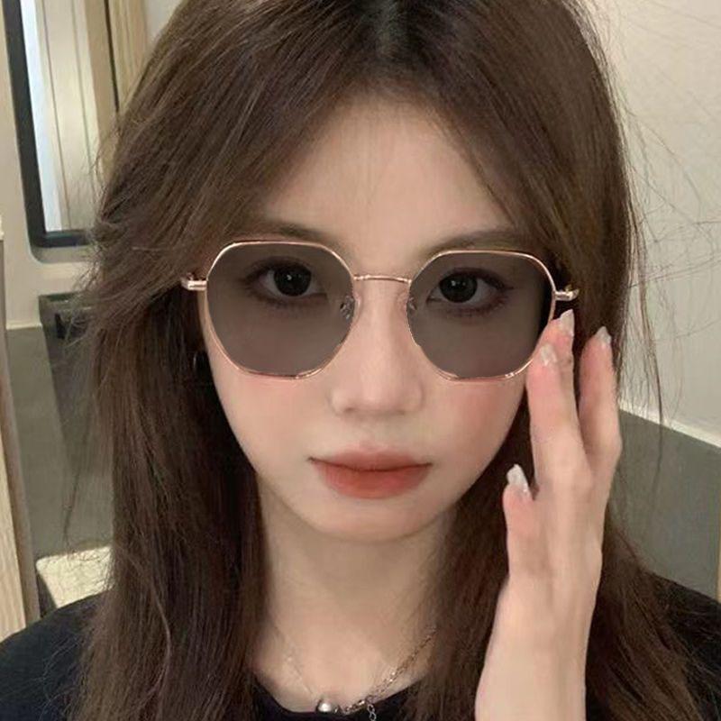 Fashion Polygon Frame Photochromic Near Sight Eyeglasses Unisex Blue Light Blocking Outdoor Fashion Myopia Glasses 0 To -4.0