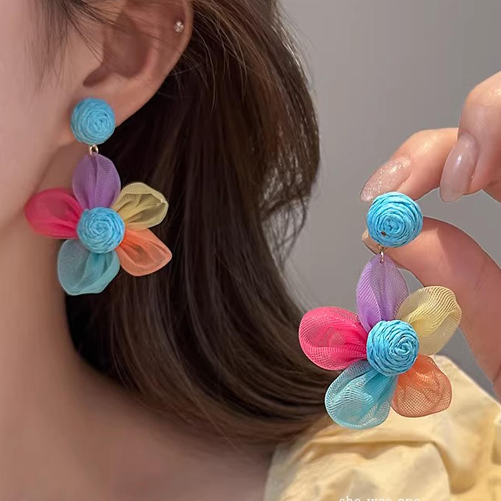 

LATS Bohemia Summer Hand Made Vintage Lafite Grass Weaving Colorful Flowers Drop Earrings for Women Travel Party Zircon Gifts