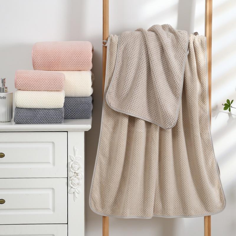 Coral Fleece Bath Towel Pineapple Grid Large Bath Towel Thickened Beach Towel of the Same Style Absorbent Household Adult Bath Towel