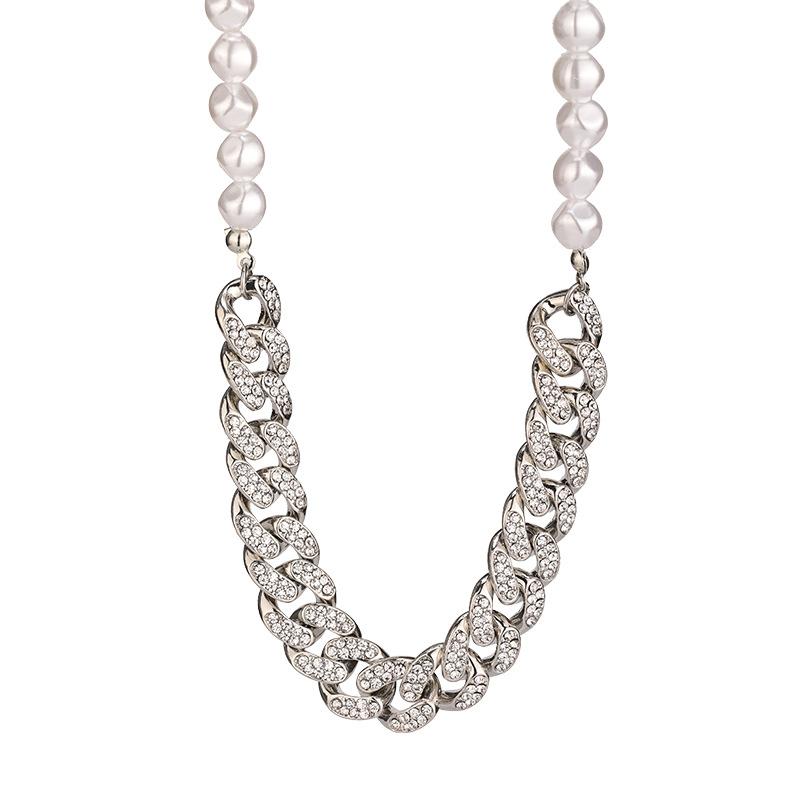 And Rhinestone Elegant Pearl Necklace For Women With Trendy Short Design Style And