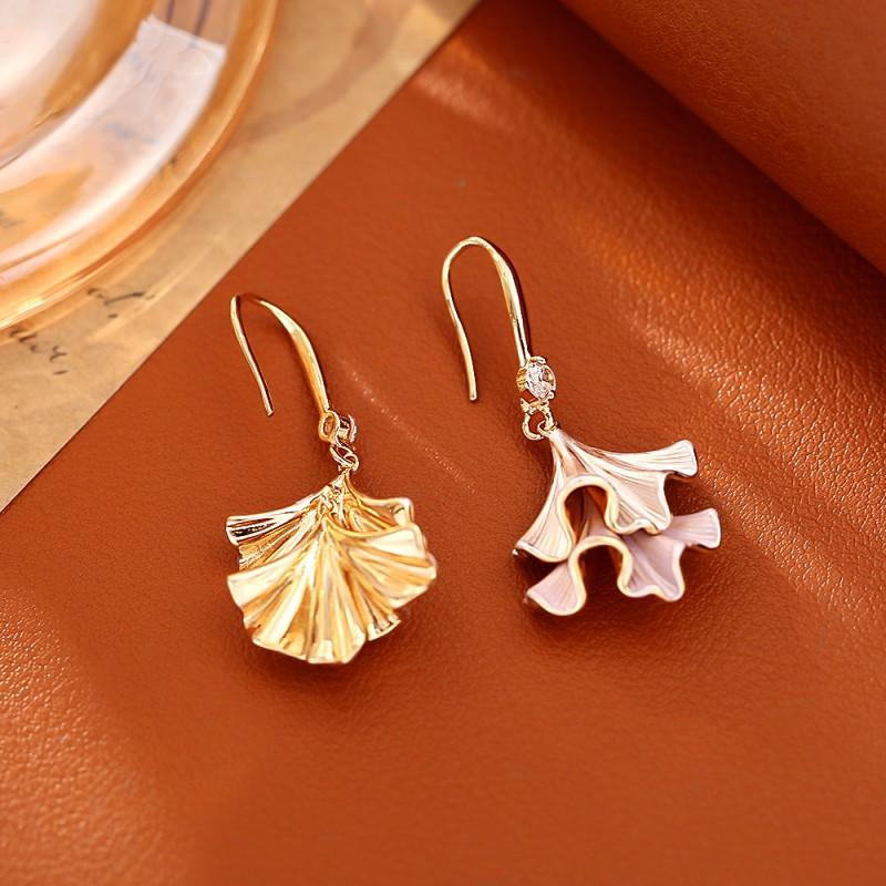 Elegant Ginkgo Leaf Earrings Women Gold Plated Copper Dainty Drop Sweet Chic Style Winter 2025 New Arrival