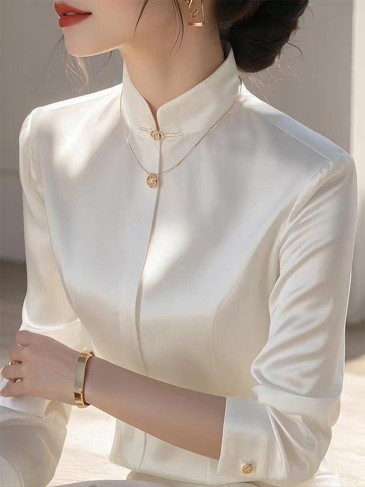 

Элегантная белая атласная рубашка с воротником-стойкой для женщин L белый