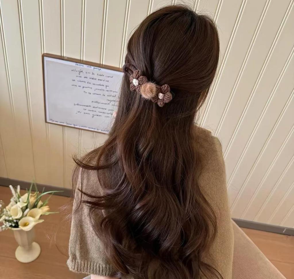 Retro Plush Flower Duck Hairpin – Elegant Fabric Hair Accessory