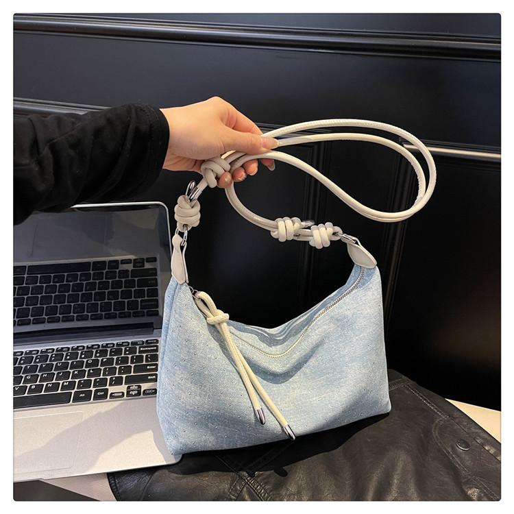 Popular denim bags, high-end sense, popular shoulder bags, fashionable commuting, new Baita messenger bags