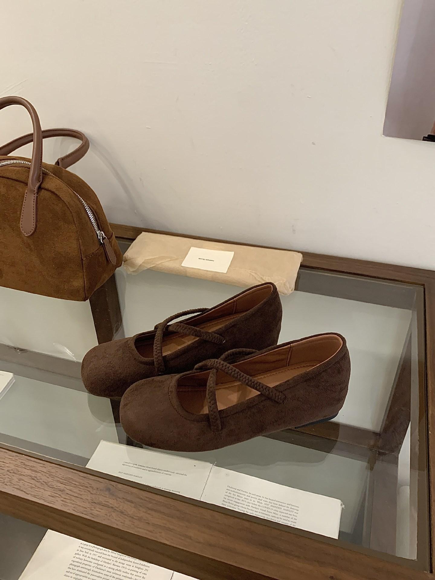 

Sports fashion temperament casual shoes women s 2025 new four-season shoes round head Korean version French brown inner height increase 40 темно-коричневого