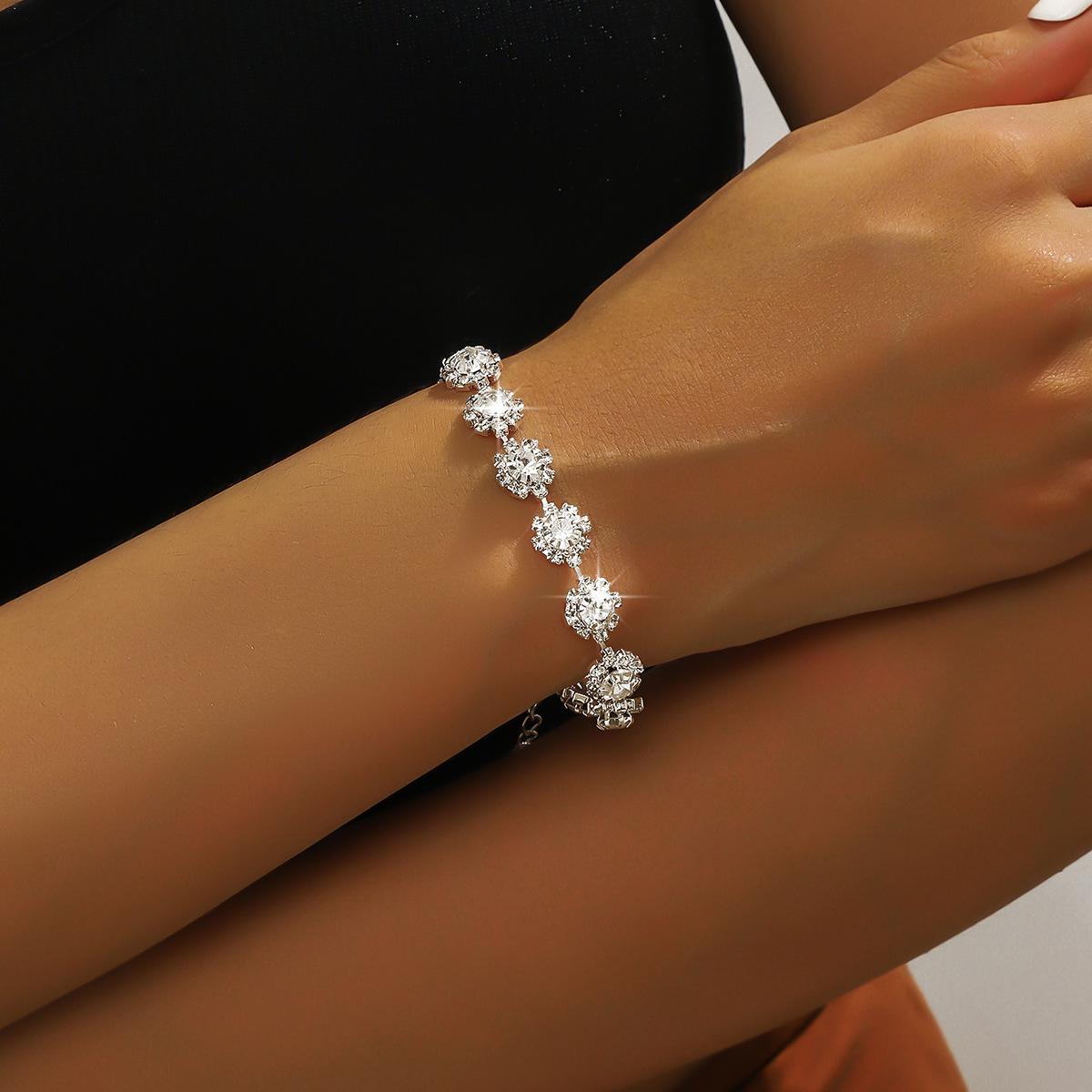 

Комплект украшений Цепочка-когти Полный комплект из трех предметов Ожерелье Серьги Серьги Браслет Вечернее платье Ювелирные изделия Аксессуары